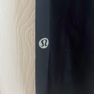 Lululemon black leggings size 4 with side leg pockets
